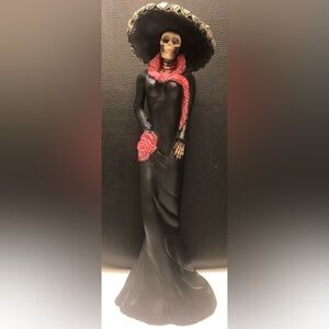 Vintage Catrina Mediana with Scarf - Day of the Dead Decoration Resin Statue 12”
